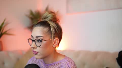  Aileen  online show from November 22, 8:30 pm