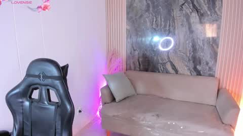 Snapshot of ailynblaze chatting on October 8, 7:28 am Ailyn online show from October 8, 7:28 am