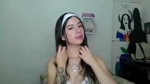 J  online show from March 22, 3:04 pm