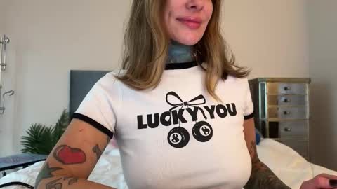 Snapshot of airgeadx chatting on February 13, 8:05 pm Airgead online show from February 13, 8:05 pm