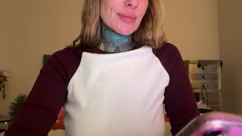 Snapshot of airgeadx chatting on February 28, 11:50 pm Airgead online show from February 28, 11:50 pm