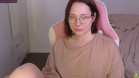 airyhill online show from November 18, 6:01 pm