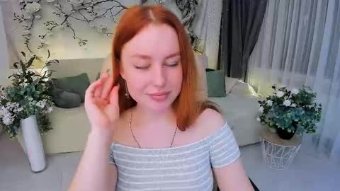 Snapshot of airysilhouette chatting on November 5, 4:34 am Louise online show from November 5, 4:34 am