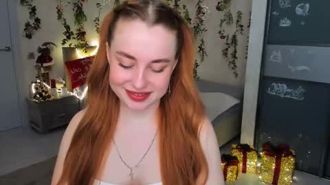 Snapshot of airysilhouette chatting on December 18, 4:07 am Louise online show from December 18, 4:07 am