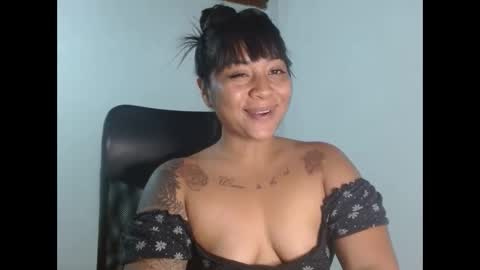 Snapshot of aisha_brownn chatting on December 23, 11:49 pm Aisha online show from December 23, 11:49 pm