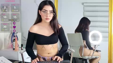 aisha_calloway online show from November 19, 10:54 pm