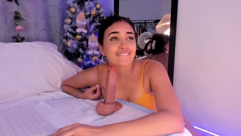 Aisha online show from December 9, 5:30 pm