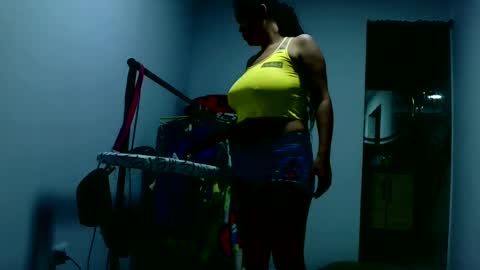 Snapshot of aisha_koswell3 chatting on June 14, 10:17 am aisha koswell3 online show from June 14, 10:17 am