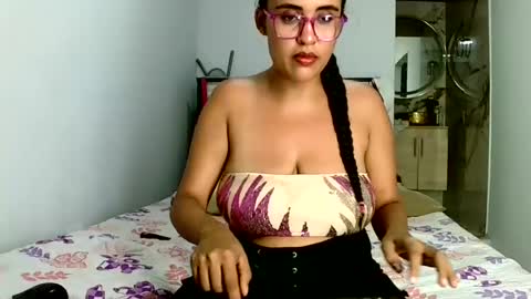 Snapshot of aisha_koswell3 chatting on July 19, 5:22 am aisha koswell3 online show from July 19, 5:22 am