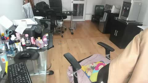 Katie   online show from April 14, 3:40 pm