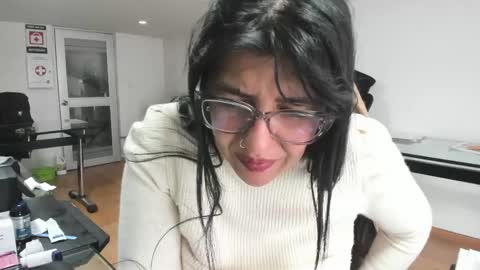 Snapshot of aisha_latina chatting on May 26, 3:30 pm Katie online show from May 26, 3:30 pm