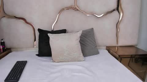 Aisha online show from January 17, 2:00 pm