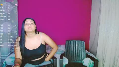 aisha_stacey0410 online show from February 8, 6:12 am