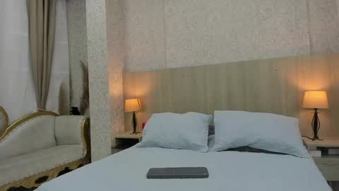 Snapshot of aisha_wells chatting on February 6, 3:44 am Aisha online show from February 6, 3:44 am