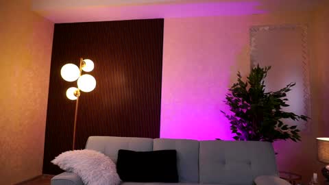 Lora online show from December 15, 5:45 am
