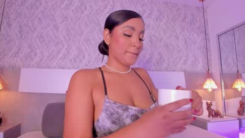 Aisha online show from December 5, 4:14 pm