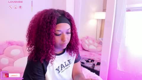 Snapshot of aisharose_ chatting on December 17, 5:41 pm Aisha online show from December 17, 5:41 pm