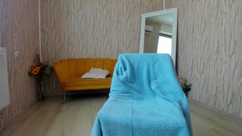 Aisha online show from January 12, 8:25 am