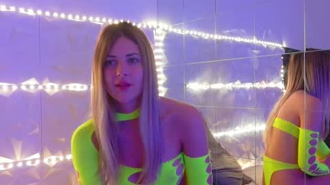 Aisha online show from October 15, 5:07 am