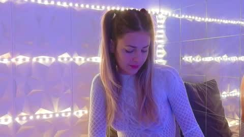 Aisha online show from October 27, 6:06 am