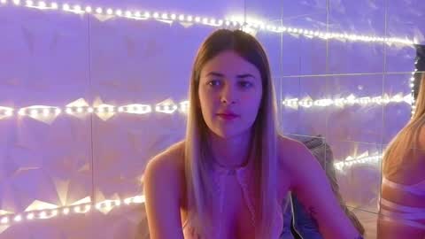 Aisha online show from November 19, 6:13 am