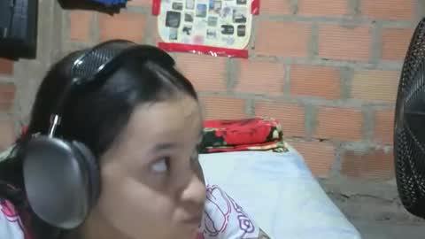 Snapshot of aitana23_ chatting on February 18, 4:52 am aiti online show from February 18, 4:52 am