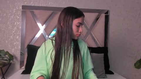 Snapshot of aitana_baker_ chatting on February 8, 12:28 pm little aitana online show from February 8, 12:28 pm