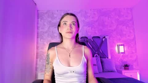 Snapshot of aitana_baker_ chatting on October 9, 3:59 am little aitana online show from October 9, 3:59 am