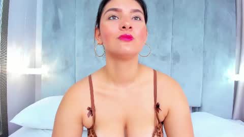 Snapshot of aitanajones1_ chatting on June 15, 11:45 am Aitana online show from June 15, 11:45 am