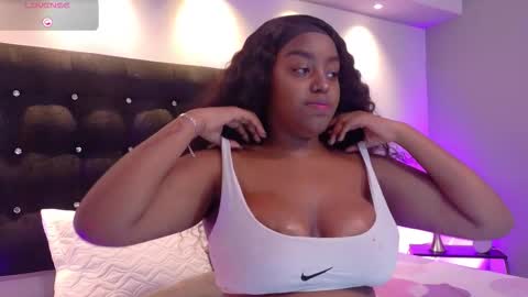 Snapshot of aitanaoliveira_ chatting on February 16, 8:05 pm Aitana online show from February 16, 8:05 pm