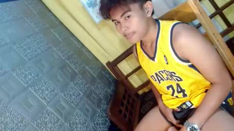 Snapshot of aivanboyyy chatting on May 7, 2:22 pm aivanboyyy online show from May 7, 2:22 pm