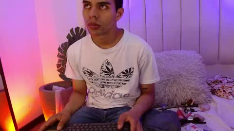 Snapshot of aji_golds chatting on May 19, 6:36 pm aji_golds online show from May 19, 6:36 pm