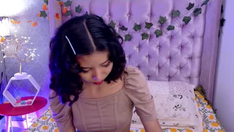 Snapshot of akane_uwu chatting on November 6, 3:35 pm A K A N E U W U online show from November 6, 3:35 pm