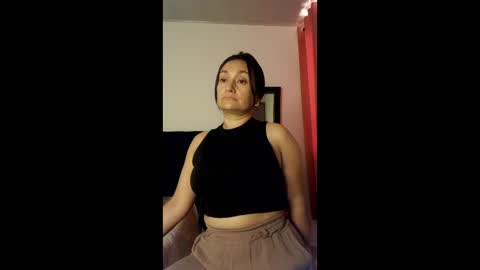 Snapshot of akanekihm chatting on April 8, 9:15 pm MIRANDA online show from April 8, 9:15 pm