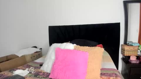 Snapshot of akanekihm chatting on April 21, 9:26 am MIRANDA online show from April 21, 9:26 am