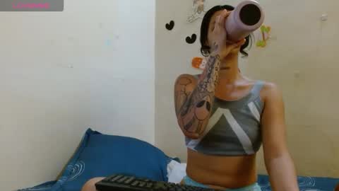 Snapshot of akasha011 chatting on January 6, 10:23 pm akasha online show from January 6, 10:23 pm