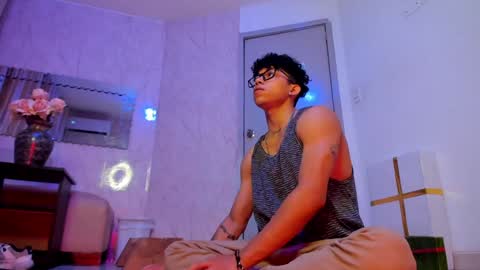 akazaboy online show from December 19, 4:34 am