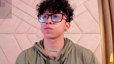 akazaboy online show from October 20, 4:24 am