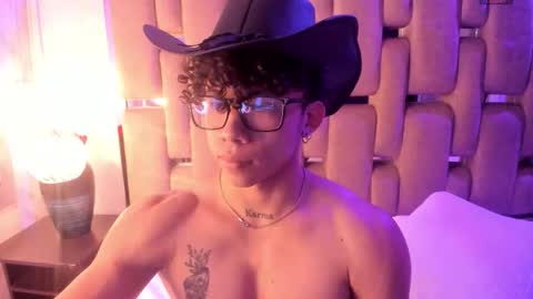 akazaboy online show from November 15, 8:49 pm