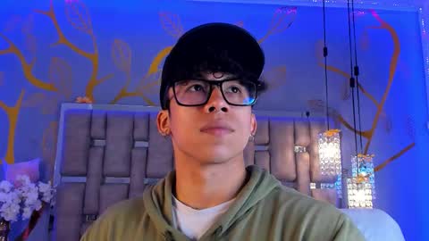 akazaboy online show from December 2, 4:29 am