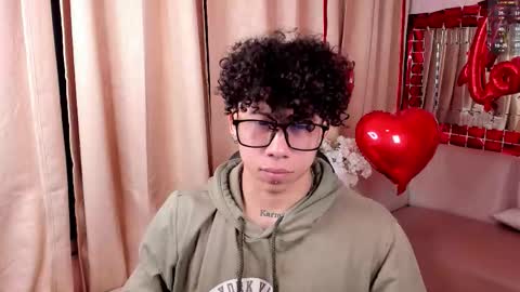 akazaboy online show from February 18, 5:03 am