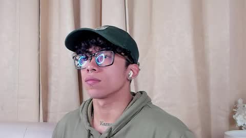 akazaboy online show from March 2, 4:25 am