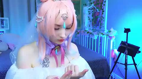 Akemi online show from February 21, 6:59 pm