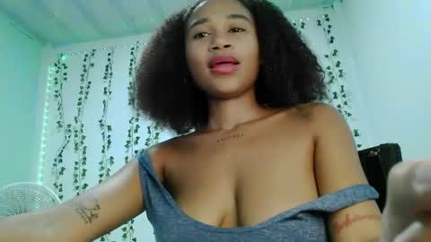 akemy_saunderz online show from June 16, 9:28 pm