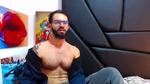 akiles online show from February 12, 11:33 pm