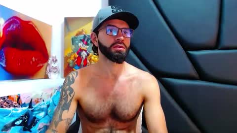 akiles online show from April 20, 11:39 pm