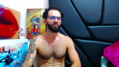 Snapshot of akiles_r chatting on May 28, 11:57 pm akiles online show from May 28, 11:57 pm