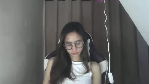 Snapshot of akira_z101 chatting on March 3, 2:15 pm akira_z101 online show from March 3, 2:15 pm