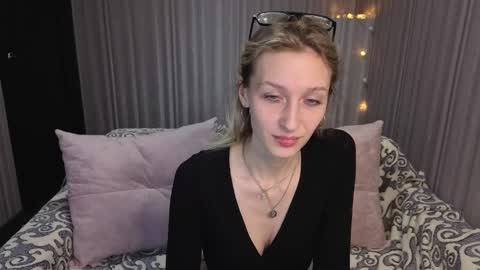 Snapshot of akiro_kim chatting on February 11, 1:54 am akiro_kim online show from February 11, 1:54 am