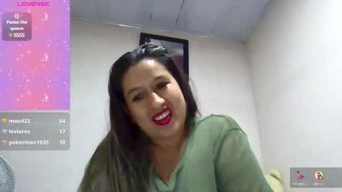 Snapshot of alahia_fox chatting on January 10, 6:09 am alahia online show from January 10, 6:09 am